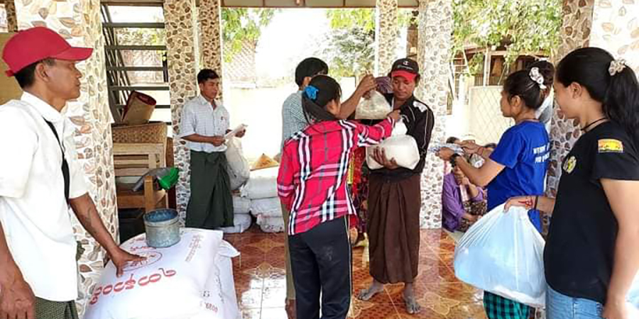 စစ်တပ်မီးရှို့ဖျက်ဆီးခဲ့သည့် မြောင်မြို့နယ်ရှိ ကျေးရွာဒေသခံများကို ထောက်ပံ့လှူဒါန်း