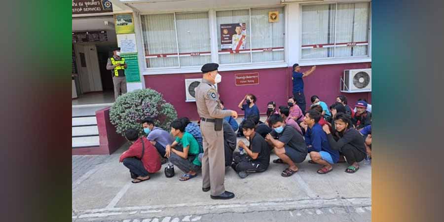 ထိုင်းနိုင်ငံတွင် ကြိုပို့ဘတ်စ်ကားပေါ်က တရားမဝင်မြန်မာအလုပ်သမား ၄၃ ဦး ဖမ်းဆီးခံရ