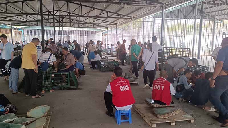 နေပြည်တော် ကျောက်မျက်ပွဲပြပွဲ ကျောက်စိမ်း၊ ကျောက်မျက်အတွဲပေါင်း ၁၆၀၀ ကျော်ရောင်းရ