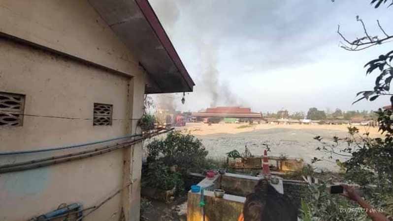 မြဝတီတွင် တိုက်ပွဲပြင်းထန်၊ ကုန်သွယ်ရေးဇုန်ရှိ ရဲကင်း တိုက်ခိုက်မီးရှို့ခံရ