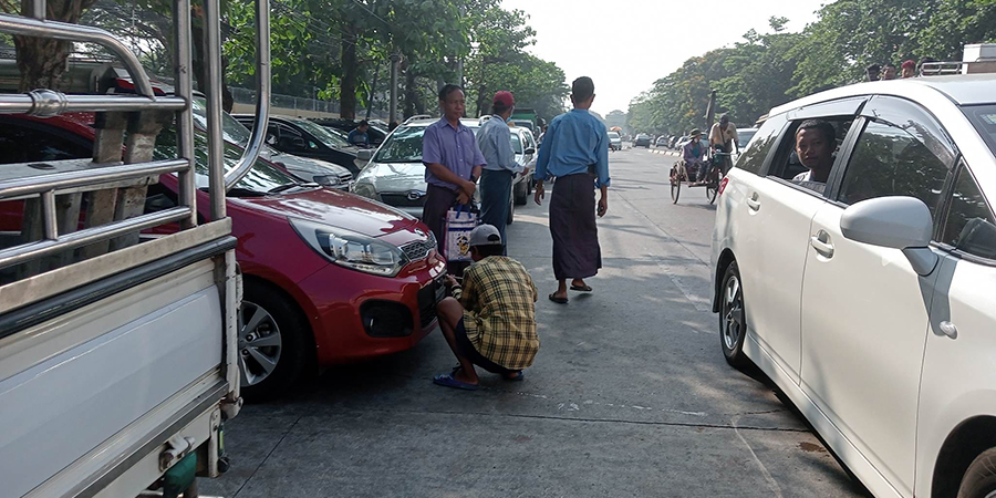 မော်တော်ယာဥ် ဖောင်းကြွနံပါတ်ပြားများ လဲရမည့်နောက်ဆုံးရက် နီးလာသဖြင့် လဲလှယ်သူများပြား