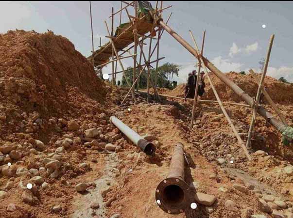စက်သုံးဆီဈေး မြင့်တက်သဖြင့် ဟုမ္မလင်းက ရွှေမျောလုပ်ကိုင်သူများ တွက်ခြေမကိုက်