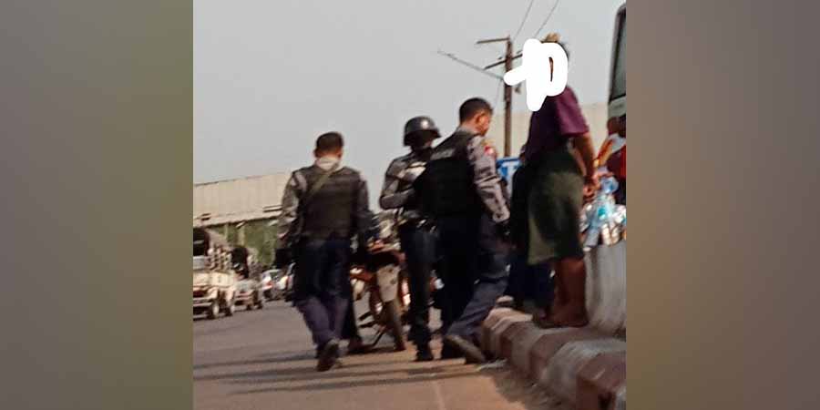 အောင်မင်္ဂလာအဝေးပြေးကားဝန်အနီးရှိ စစ်ဆေးရေးဂိတ် တိုက်ခိုက်ခံရ၊  ရဲနှစ်ဦး ဒဏ်ရာရ