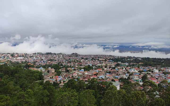 တောင်ကြီးတွင် ညဘက် အပြင်ထွက်သည့်  လူငယ်များကို စစ်တပ်က ဖမ်းဆီးပြီး ငွေညှစ်