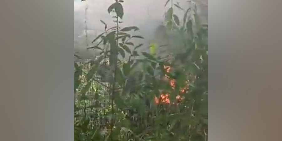 ရေးမြို့နယ်တွင် စစ်တပ်ပိုင် မိုင်တဲလ်တာဝါတိုင် မီးရှို့ဖျက်ဆီးခံရ