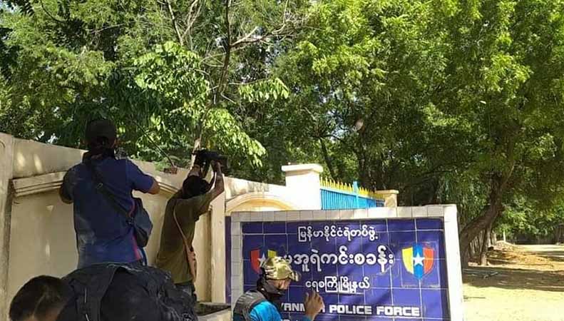 ရေစကြို၊ မိုးကုတ်နှင့် ပုလောမြို့နယ်တို့တွင်  ရဲစခန်းများ တိုက်ခိုက်ခံရ
