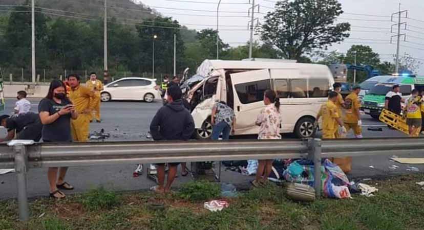 ထိုင်းနိုင်ငံ၌ မြန်မာများ စီးနင်းလာသည့် မှန်လုံယာဉ်က တွဲကားကို ဝင်တိုက်မိပြီး ၈ ဦးသေဆုံး