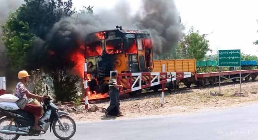ကြံခင်းမြို့နယ်တွင် လမ်းပိုင်းစစ်ဆေးရေးရထား ခေါင်းတွဲမီးလောင်