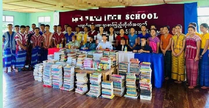 ကရင်ပြည်နယ်ရှိ ကြားကာလပြည်သူ့အခြေပြုပညာရေးကျောင်းများအတွက် စာအုပ်များလှူဒါန်း