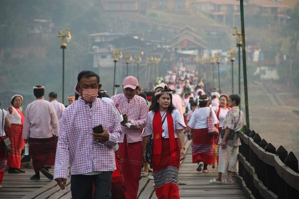 ဆန်ခလပူရီ မွန်တံတားတွင် သင်္ကြန်အကြို လူစည်ကားနေ
