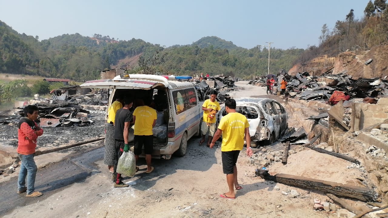 နမ့်ဖတ်ကာ မီးဘေးဒုက္ခသည်  မိသားစုဝင် ၁၀၀ နီးပါး အကူအညီလိုအပ်နေ