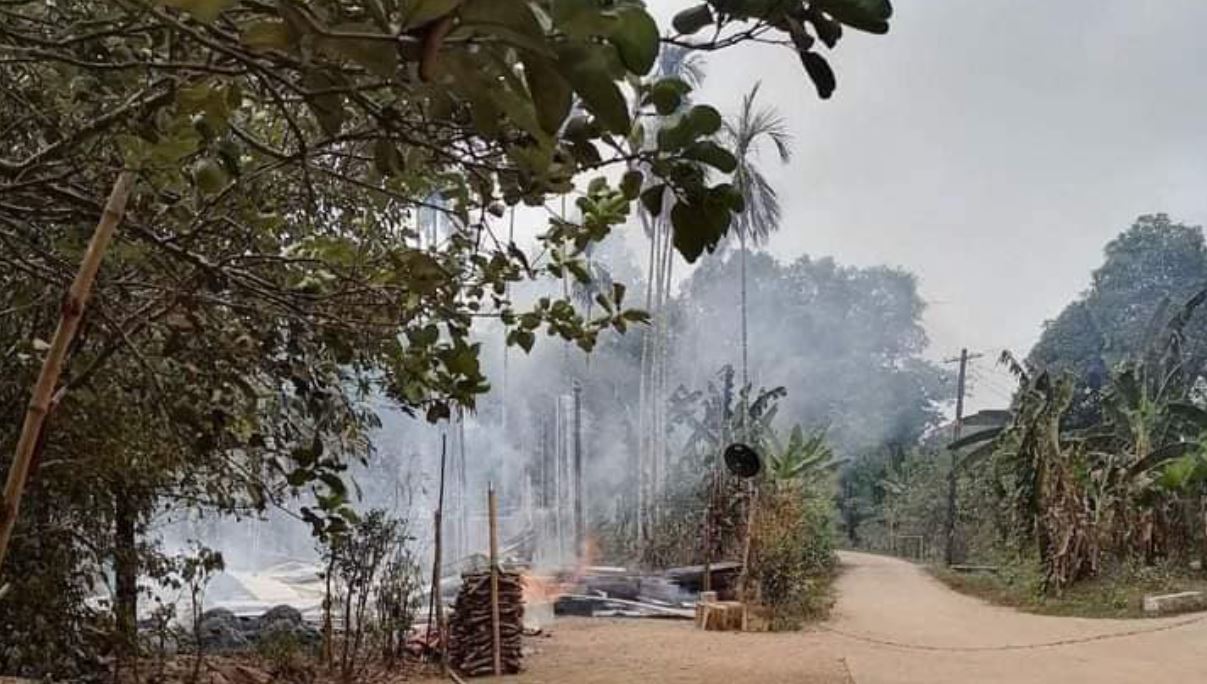 ဘီးလင်းမြို့နယ်တွင် တိုက်ပွဲဖြစ်ပြီး ပြည်သူပိုင် နေအိမ် ၃ လုံးမီးရှို့ခံရ
