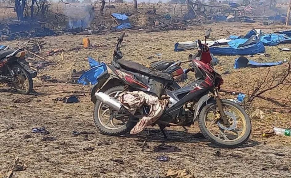 ပဇီကြီးရွာ လေကြောင်းတိုက်ခိုက်မှု  အမေရိကန်၊ အီးယူ၊ အာဆီယံ၊ နော်ဝေနှင့် မလေးရှားတို့ ရှုတ်ချ၊ အရပ်သားများပေါ် အကြမ်းဖက်မှုရပ်တန့်ရန် တောင်းဆို