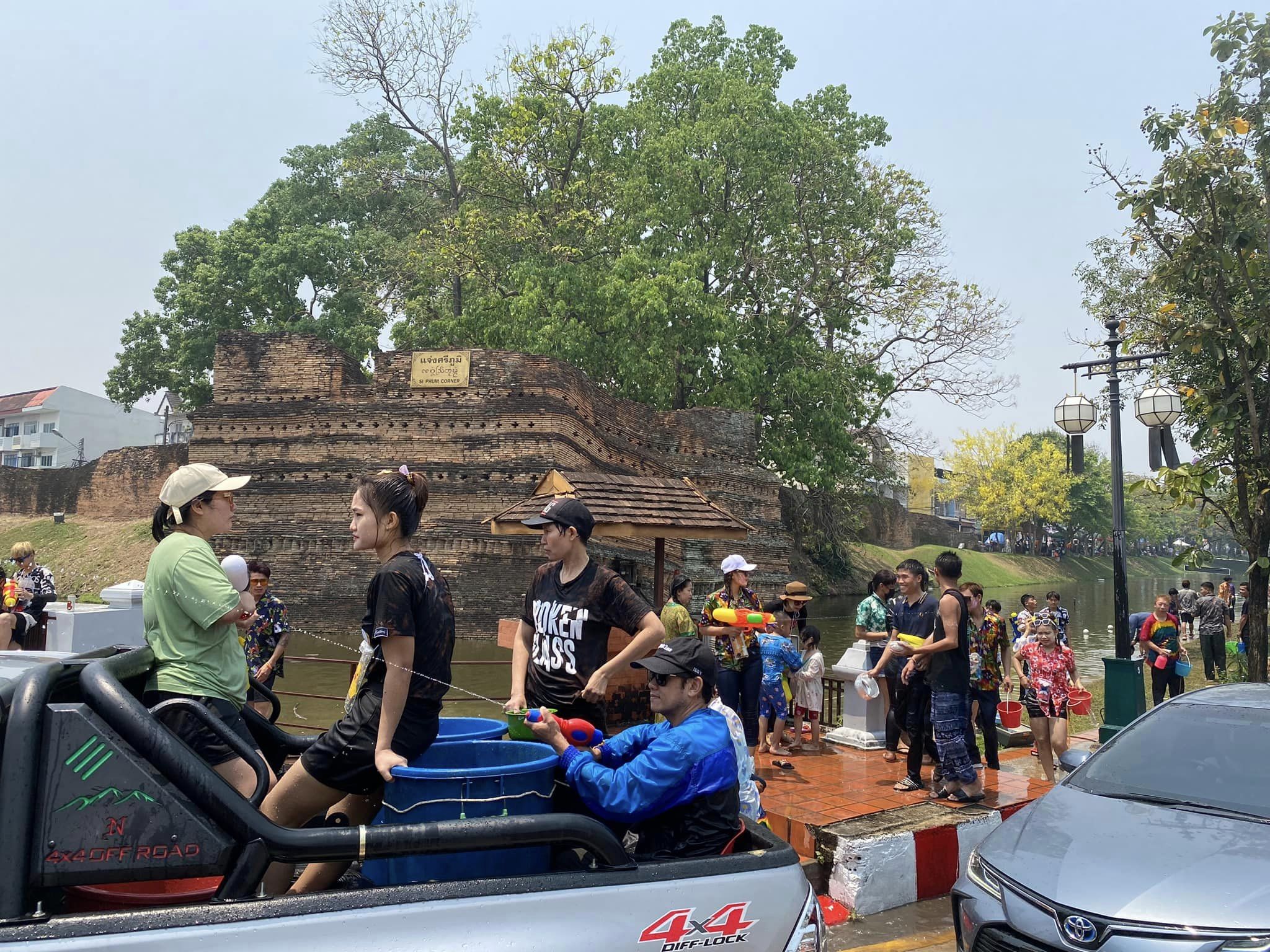 ချင်းမိုင်မြို့က ဆုန်ခရမ် ရေကစားပွဲ မြန်မာပြည်ဖွားတိုင်းရင်းသားများ ပါဝင်ဆင်နွှဲ  (ဓာတ်ပုံ)