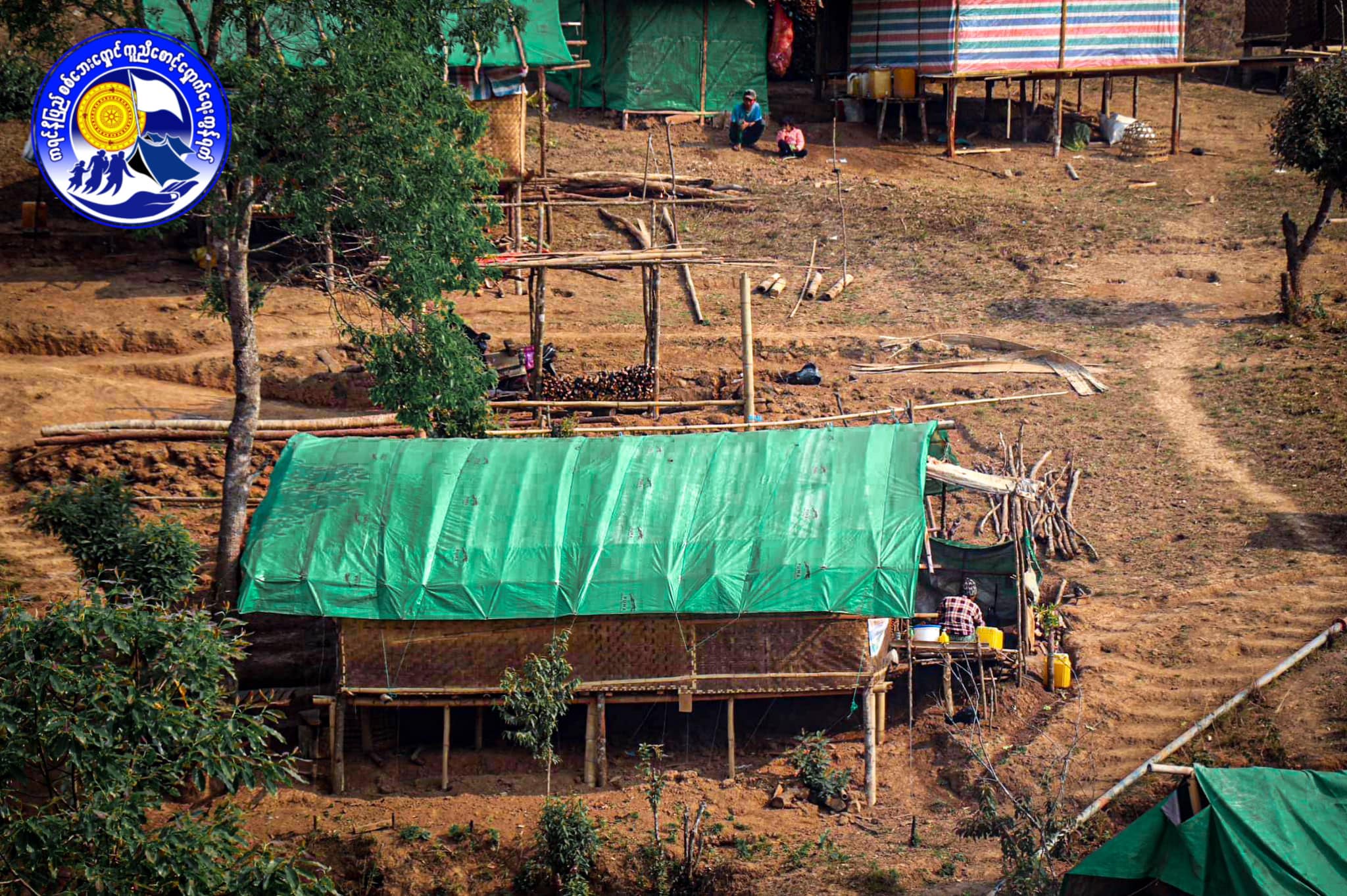 ဒီးမော့ဆိုမြို့နယ်၌ စစ်ကောင်စီတပ်က  လက်နက်ကြီးဖြင့်ပစ်ခတ်သဖြင့် စစ်ရှောင် ကလေးငယ် ၁ ဦး ဒဏ်ရာရ