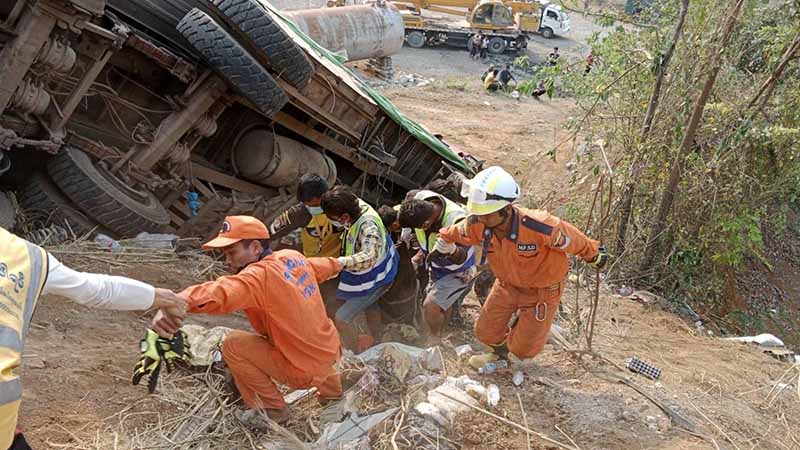 ကျင်စန်းကျော့လမ်းတွင် ယာဉ်မတော်တဆဖြစ်ပြီး ၆ ဦး သေဆုံး