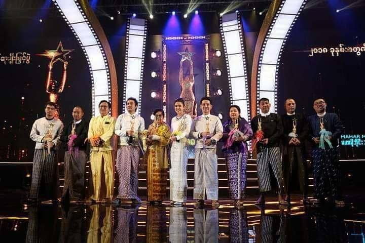 အကယ်ဒမီဆုရှင်များ ပွဲတက်လျှင် ရွှေရင်ထိုးပေးမည်ဟု မက်လုံးပေးစည်းရုံး