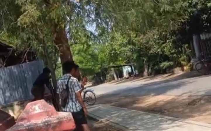 ရေစကြိုတွင် စစ်ကောင်စီတပ် တိုက်ခိုက်ခံရ၊ အထက်မင်းလှမြို့နယ် အရှိုချင်းရွာကို စစ်တပ်က မီးရှို့ဖျက်ဆီး