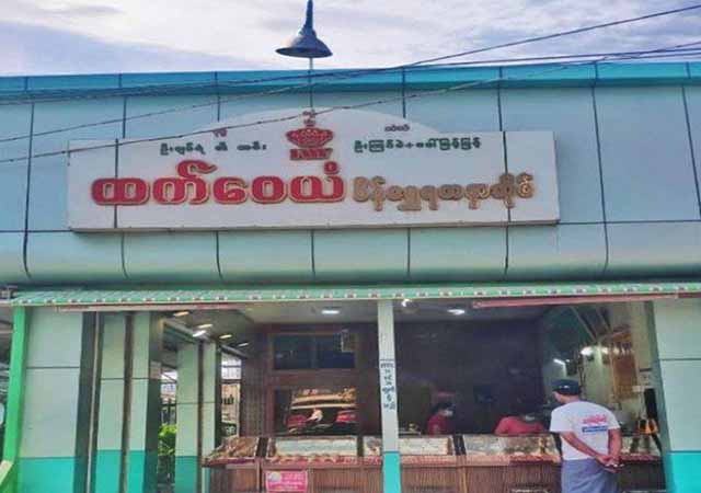 ပြည်ကြီးတံခွန် စက်မှုစျေးရှေ့ ထက်ဝေယံရွှေဆိုင် ရွှေချိန် ၉၀ ကျပ်သားခန့် ဓားပြတိုက်ခံရ