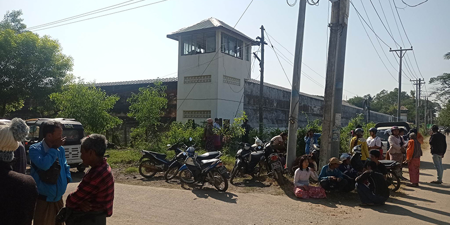 နိုင်ငံရေးအကျဉ်းသား ၂၁၅၃ ဦးကို ပြစ်ဒဏ်လွတ်ငြိမ်းခွင့်ပေး