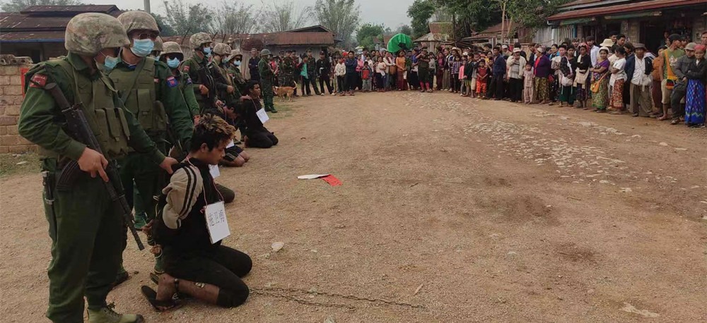 လူသတ်၊ ပြန်ပေးဆွဲမှု ကျူးလွန်သူ ၄ ဦးကို ကိုးကန့်တပ်ဖွဲ့က လူမြင်ကွင်းတွင် သေဒဏ်ပေး