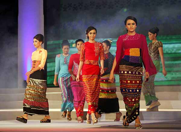 ျမန္မာ့ ၀တ္စားဆင္ယင္ထုုံးဖြဲ႔မႈျပပြဲ က်င္းပ (ဓာတ္ပံု)