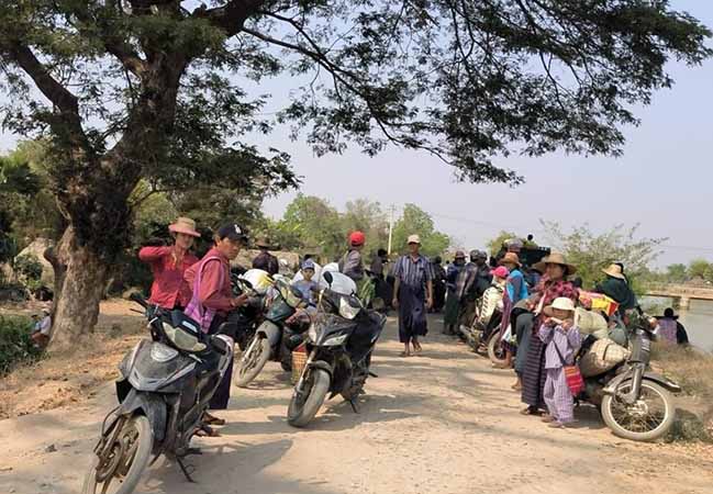 ခင်ဦးမြို့နယ် ကျေးရွာများကို စစ်တပ်က ထပ်မံမီးရှို့နေသဖြင့် ဒေသခံထောင်ချီ စစ်ဘေးရှောင်နေရ