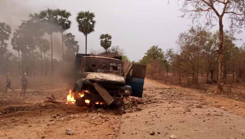 ပခုက္ကူနှင့် မြိုင်မြို့နယ်တို့တွင် စစ်ကောင်စီတပ် တိုက်ခိုက်ခံရ၊ စစ်တပ်စစ်ကြောင်းထိုးသဖြင့် ဒေသခံ သောင်းချီ ထွက်ပြေးနေရ