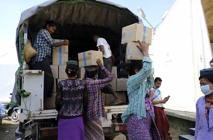 မုန်တိုင်းဒဏ်သင့်နိုင်သည့် ရခိုင် လူဦးရေ ၄ သိန်းကျော်အတွက် ၁ လစာ စားနပ်ရိက္ခာများ စီစဉ်ထားဟု WFP ပြော