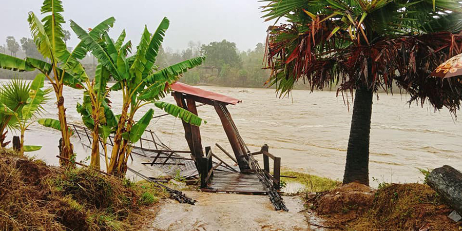 ထီးလင်းတွင် မုန်တိုင်းကြောင့် ချောင်းရေလျှံပြီး နေအိမ်များနစ်မြုပ်