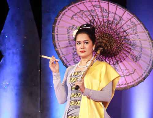 ျမန္မာအမ်ဳိးသမီးမ်ားေန႔ အထိမ္းအမွတ္ ၀တ္စားဆင္ယဥ္ျပပြဲ (ဓာတ္ပုံ)