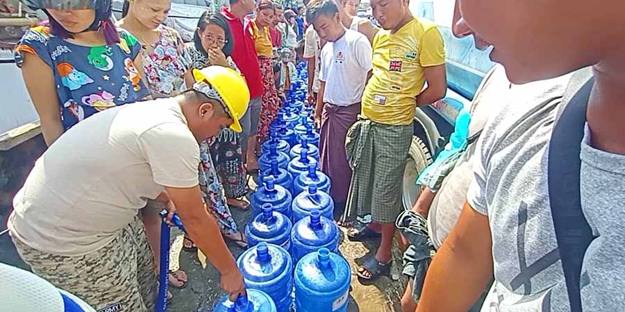 မုန်တိုင်းဒဏ်သင့် စစ်တွေဒေသခံများ သောက်သုံးရေအခက်ကြုံ၊ မောင်တောတွင် Atom ဆင်းမ်ကတ်များ အရောင်းသွက်