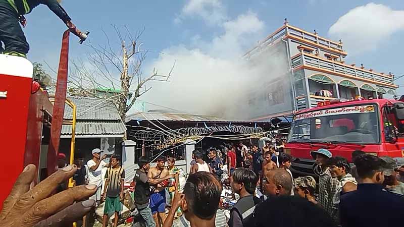 စစ်တွေ၌ စီးကရက်မျိုးစုံ သိုလှောင်ထားသည့်ဂိုထောင် မီးလောင်