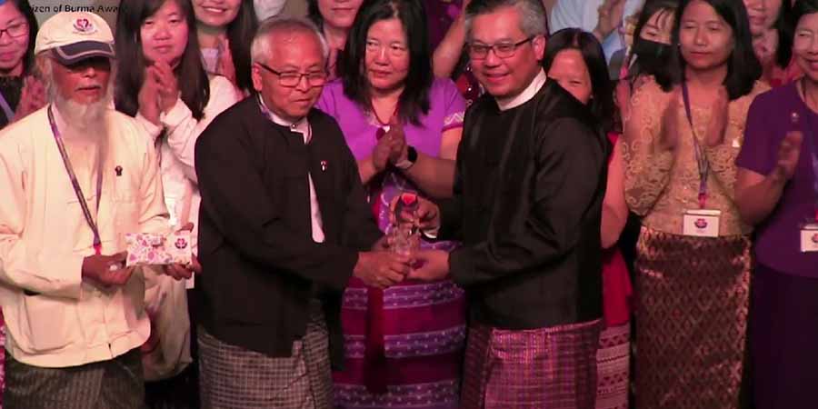 သံအမတ်ကြီး ဦးကျော်မိုးထွန်းကို ပြည်သူ့ဂုဏ်ရည်ဆု ပေးအပ်ချီးမြှင့်