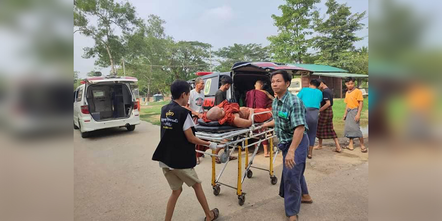 ကော့မှူးတွင် ဆွမ်းခံကြွလာသည့် ဘုန်းကြီး ၁ ပါးနှင့် ကိုရင် ၄ ပါး ကားတိုက်ခံရ