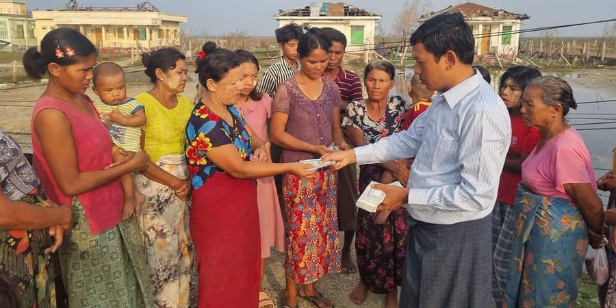 ရခိုင်ပြည်နယ်၌ ကူညီကယ်ဆယ်ရေးလုပ်နေသည့် စာရေးဆရာ ဝေဟင်အောင်နှင့်အဖွဲ့အား စစ်ကောင်စီဖမ်းဆီး