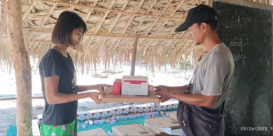 ကလေးဝဗျူဟာလမ်း ရက်အကန့်အသတ်မရှိပိတ်၊ ဆားလင်းကြီးရဲစခန်း ပစ်ခတ်ခံရ၊ ရွှေဘို စစ်ရှောင်ကလေးများကို Solar power station များ လှူဒါန်း