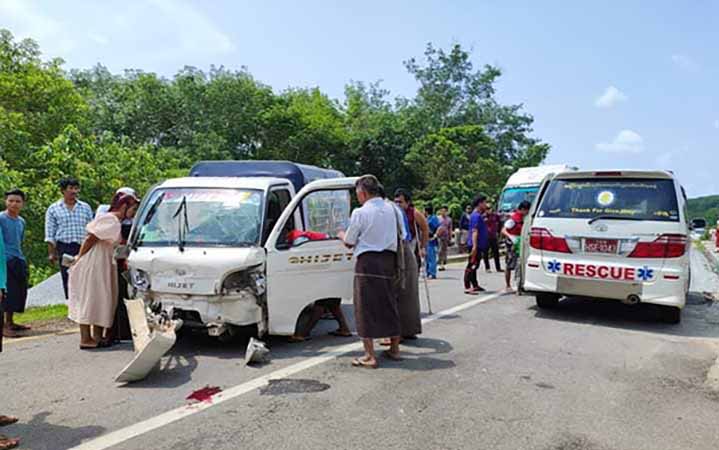 ကျောင်းရွာအခြေစိုက် ခလရ-၅၈၃ တိုက်ခိုက်ခံရ၊ ရေး-သံဖြူဇရပ်လမ်းတွင် ယာဥ်မတော်တဆမှု ကြောင့် ၂ ဦး သေဆုံး 