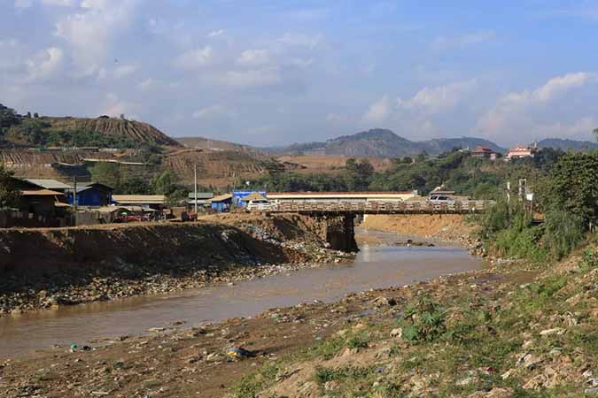 ဖားကန့် တရုတ်လောပန်းတဦး၏နေအိမ်တွင် ကျောက်စိမ်းတုံးနှင့်ရွှေချောင်းများ ဓားပြတိုက်ခံရ