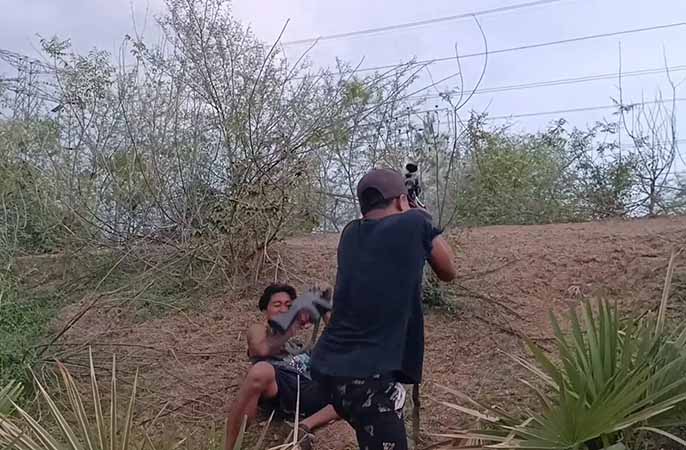 မင်္ဂလာဒုံရဲစခန်း၊ မုပ္ပလင်စစ်ဆေးရေးဂိတ်နှင့် ဆားလင်းကြီး ရဲကင်းဂိတ်တို့ တိုက်ခိုက်ခံရ