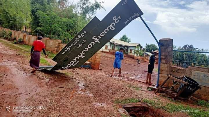 ရှမ်းပြည်တောင်ပိုင်း၌  မိုးသက်လေပြင်းတိုက်သဖြင့် စာသင်ကျောင်းနှင့် နေအိမ် ၆၀ ခန့် ပျက်စီး