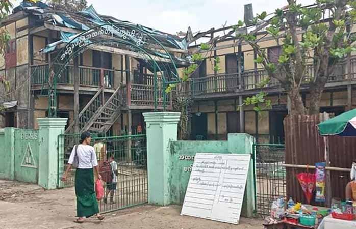 ရခိုင်တွင် မုန်တိုင်းကြောင့် ပျက်စီးသွားသည့်ကျောင်းများ မပြုပြင်ရသေးဘဲ ကျောင်းတက်ခိုင်း