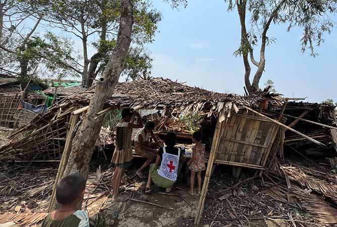 မိုခါမုန်တိုင်းသင့် မြန်မာနှင့် ဘင်္ဂလားဒေ့ရှ်အတွက် ဂျပန်က အရေးပေါ်အကူအညီ ဒေါ်လာ ၂ သန်းပေးအပ်