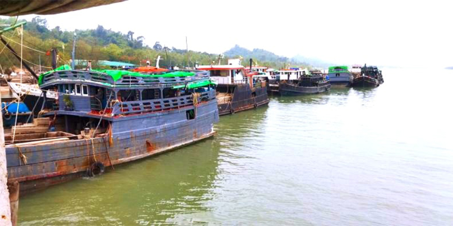 ဘင်္ဂလားဒေ့ရှ်ဆိပ်ကမ်းတွင် ကုန်စည်အချို့ချခွင့်မရသဖြင့်  မြန်မာကုန်တင်သင်္ဘောများ ပိတ်မိနေ