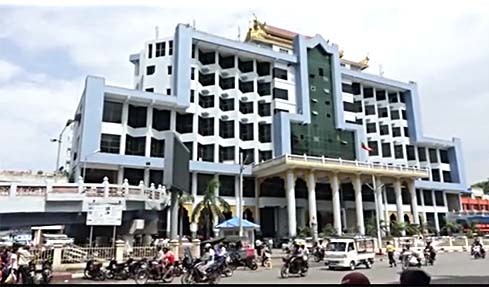 ညမထြက္ရအမိန္႔ေၾကာင့္ တကၠစီေမာင္းသူမ်ား အခက္ႀကံဳ