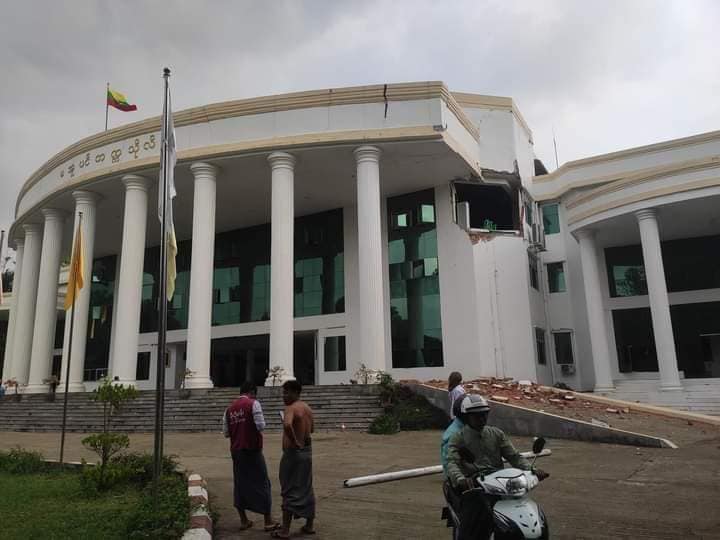 မအူပင်တွင် နောက်ဆက်တွဲငလျင်များ ထပ်မံလှုပ်ခတ်၊ မအူပင်တက္ကသိုလ်ဘွဲ့နှင်းသဘင်နှင့် စာမေးပွဲ ရွှေ့ဆိုင်း