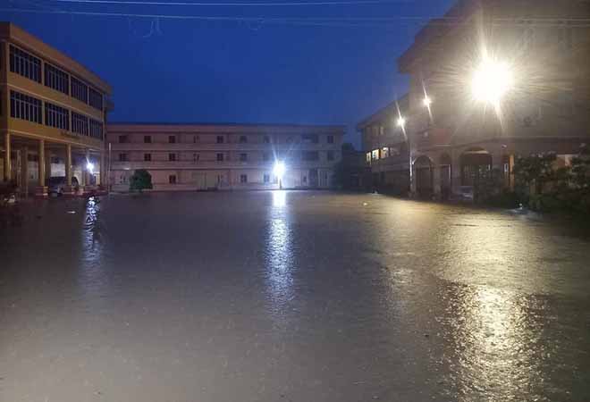 မြိတ်မြို့တွင် မိုးသည်းထန်စွာ ရွာသွန်းမှုကြောင့် ရပ်ကွက် အချို့ ရေမြှုပ်