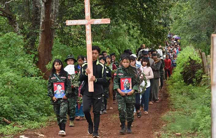 ဖယ်ခုံတိုက်ပွဲတွင် ကျဆုံးခဲ့သည့် ရဲဘော် ၂ ဦး​၏ စျာပနကျင်းပ
