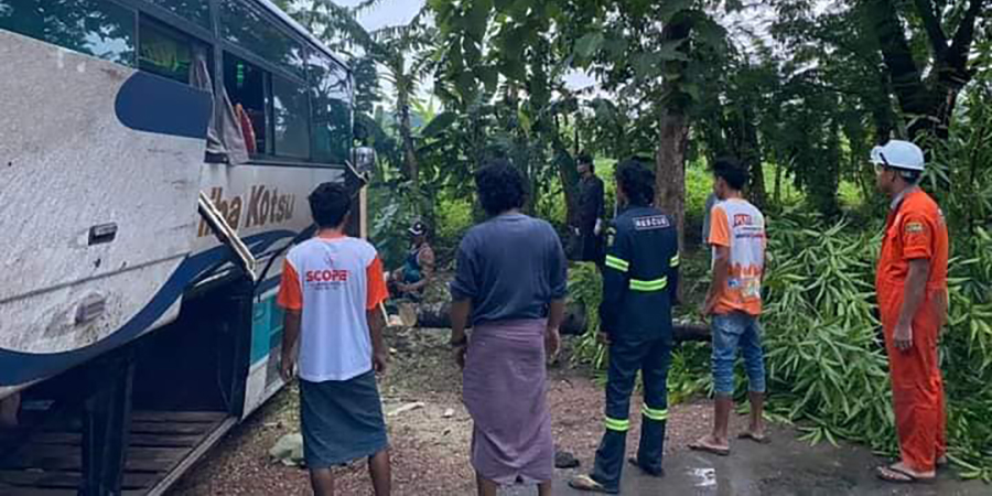 နတ္တလင်းတွင် ခရီးသည်တင်ယာဉ် သစ်ပင်ဝင်တိုက်ပြီး ၁ ဦးသေဆုံး