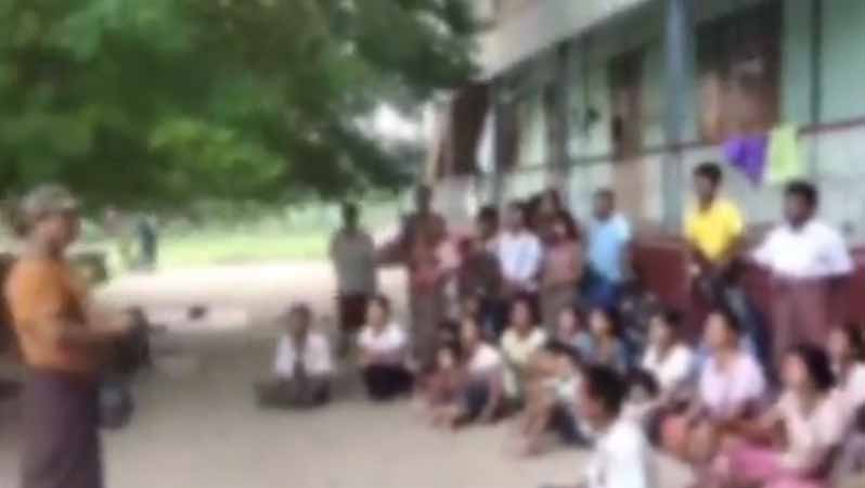 ညောင်ပင်ကြီးရွာသားများကို ကာကွယ်ရေးတပ်ဖွဲ့က အားပေးစကားပြောပြီး ရိက္ခာထောက်ပံ့